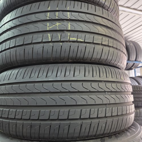 Комплект шин 235 40 R19 Pirelli Cinturato P7 17-21г. Остаток 5.8- 6.5мм
