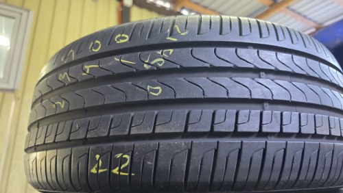 Комплект шин 235 40 R19 Pirelli Cinturato P7 22g. Остаток 5.8- 6.5мм