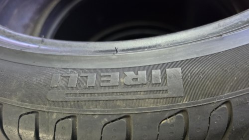 Комплект шин 235 40 R19 Pirelli Cinturato P7 22g. Остаток 5.8- 6.5мм