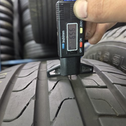 Комплект шин 235 40 R19 Pirelli Cinturato P7 17-21г. Остаток 5.8- 6.5мм