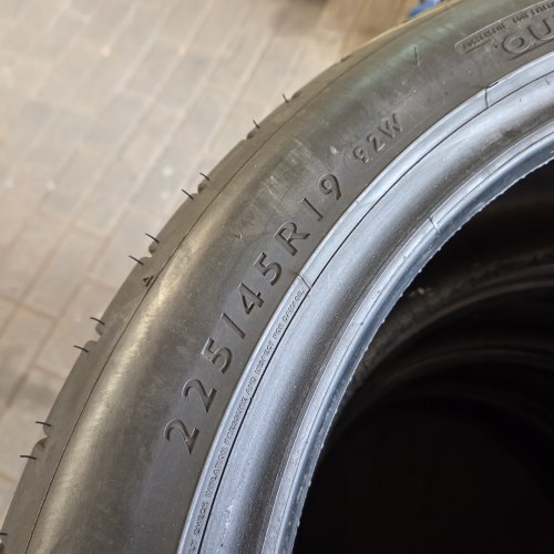Комплект шин 225 45 r19 Dunlop Sportmaxx rt 6.9-6.4mm б/г 90%остаток