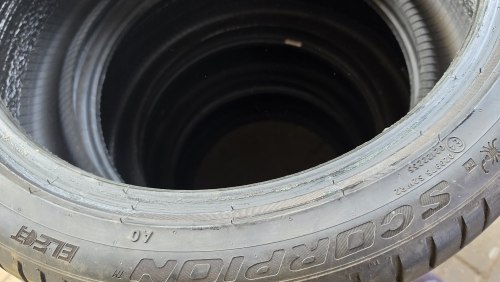 Комплект шин 235 45 R21 Pirelli Scorpion elect AO (seal) 20-22г остаток 6.5мм 95%