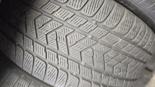 295 40 r21 Pirelli Scorpion winter остаток 75% 6мм присутствует заплатки, грыжи нет