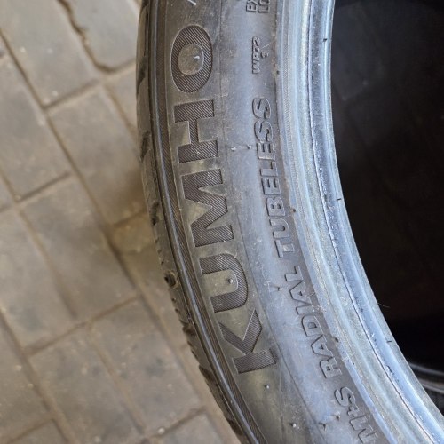 Комплект шин 245 40 R20 Kumho Winter Craft wp72 20г 6.5мм. Зад 275 35 R20 4мм