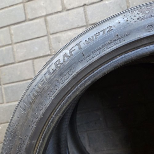 Комплект шин 245 40 R20 Kumho Winter Craft wp72 20г 6.5мм. Зад 275 35 R20 4мм