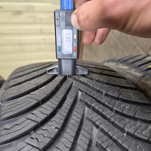 Комплект шин 215 65 r16 Michelin Alpin 5 б/г остаток 7.3-7.5мм 98%