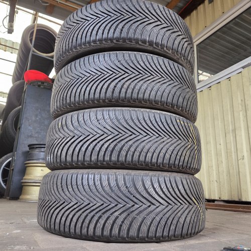 Комплект шин 215 65 r16 Michelin Alpin 5 б/г остаток 7.3-7.5мм 98%
