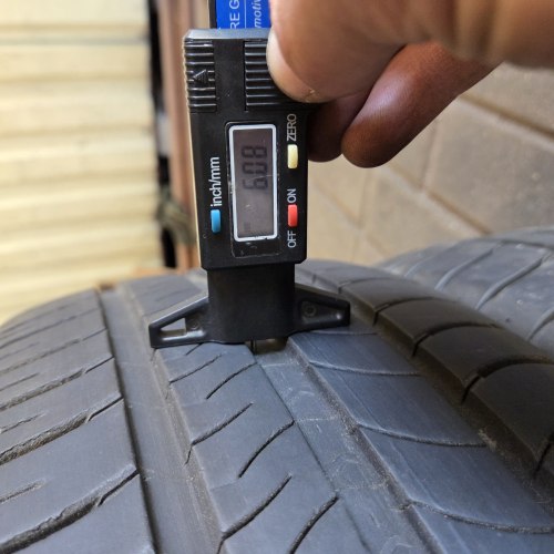 Комплект шин 205 60 R16 Michelin Energy saver + 19г. Остаток 90% 6-6.5мм