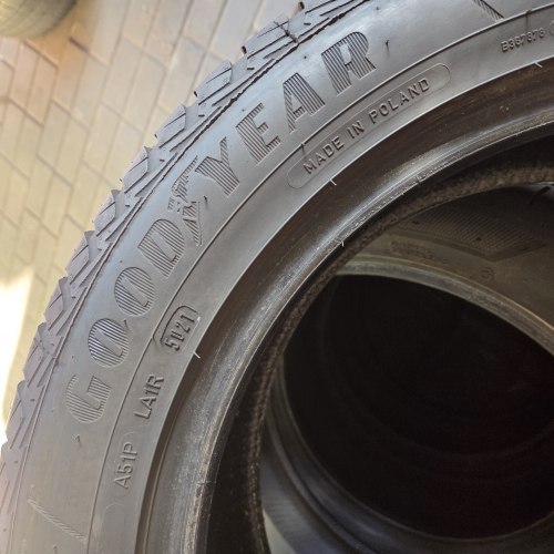 235 50 R18 Good Year Vector 4 seasons Gen-2 50.21г остаток 7.8мм 97%