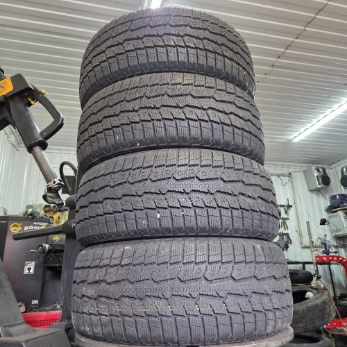 Комплект шин 205 55 R16 Toyo Observe GSI-6 HP 21г. Остаток 7.5-8мм