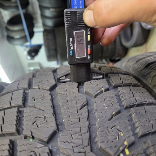 Комплект шин 205 55 R16 Toyo Observe GSI-6 HP 21г. Остаток 7.5-8мм