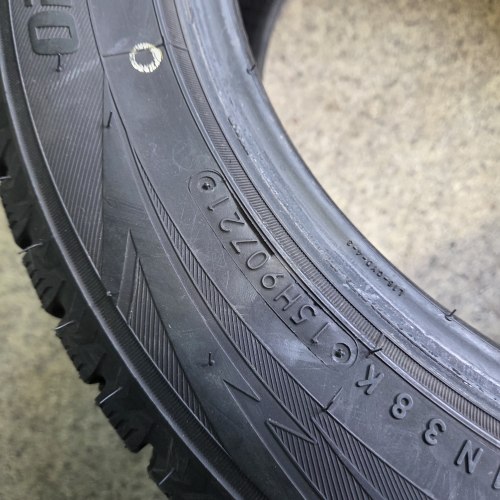 Комплект шин 205 55 R16 Toyo Observe GSI-6 HP 21г. Остаток 7.5-8мм