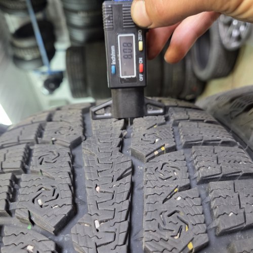 Комплект шин 205 55 R16 Toyo Observe GSI-6 HP 21г. Остаток 7.5-8мм