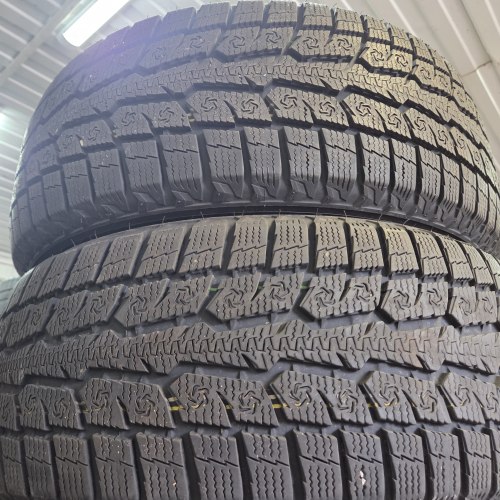 Комплект шин 205 55 R16 Toyo Observe GSI-6 HP 21г. Остаток 7.5-8мм