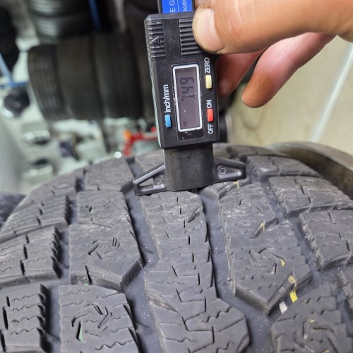 Комплект шин 205 55 R16 Toyo Observe GSI-6 HP 21г. Остаток 7.5-8мм