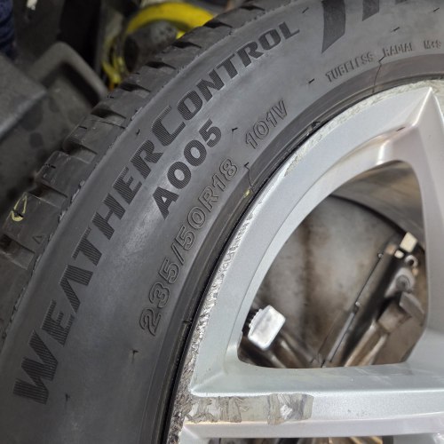 235 50 r18 Bridgestone Weather control A005 20г остаток 99%