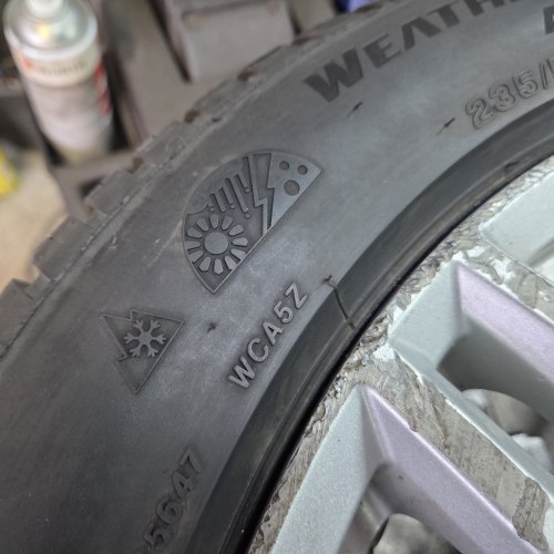 235 50 r18 Bridgestone Weather control A005 20г остаток 99%