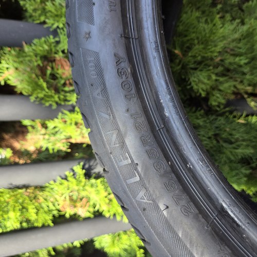 Комплект шин 275 35 R21 Bridgestone Alenza 001 ☆ RSC осаток 5.5мм 24-23г. Перед 245 40 R21 Остаток 5.5мм 21-20г