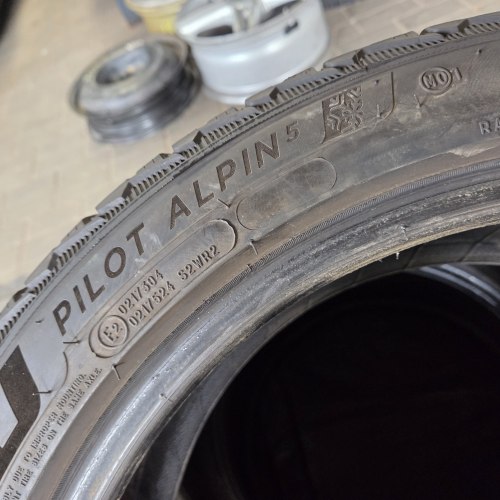 Пара шин 225 45 R18 Michelin Pilot alpin5 MO1 41.19г. Остаток 5.5мм 80%