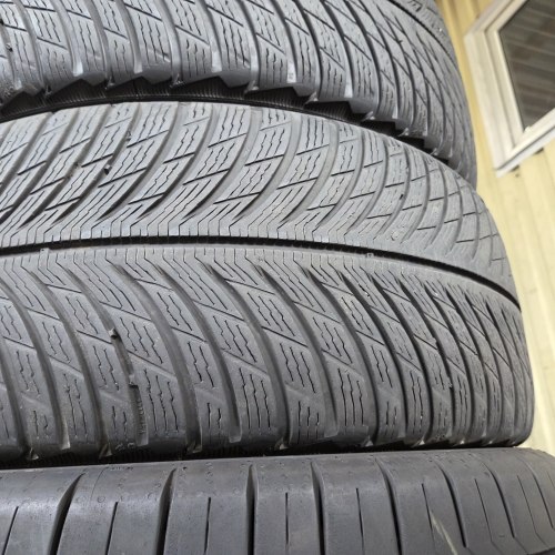 Пара шин 225 45 R18 Michelin Pilot alpin5 MO1 41.19г. Остаток 5.5мм 80%