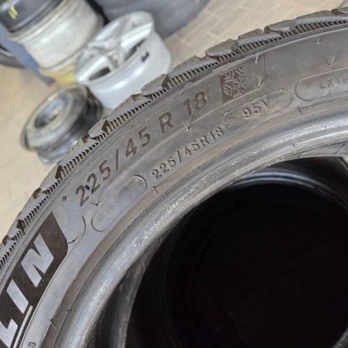 Пара шин 225 45 R18 Michelin Pilot alpin5 MO1 41.19г. Остаток 5.5мм 80%
