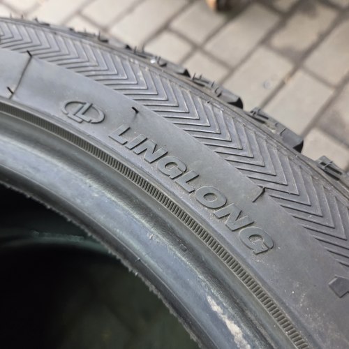 Пара шин 255 40 R18 LingLong Green-Max winter lce l-15 SUV 24г. Остаток 9мм.