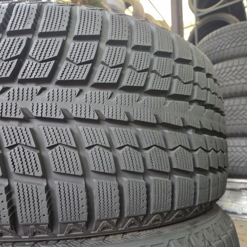 Пара шин 255 40 R18 LingLong Green-Max winter lce l-15 SUV 24г. Остаток 9мм.