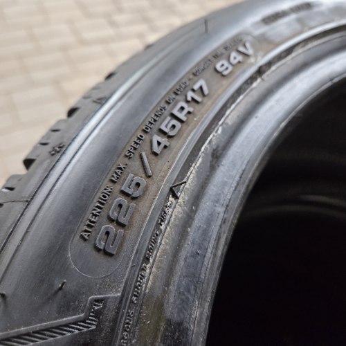 Пара шин 225 45 R17 Dunlop Winter sport 5 18-19г. Остаток 99%