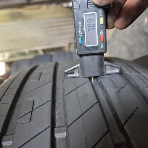 Комплект шин 235 55 r18 Good Year Efficient grip performance MO 24г. Остаток 6.5-7мм electric drive technology