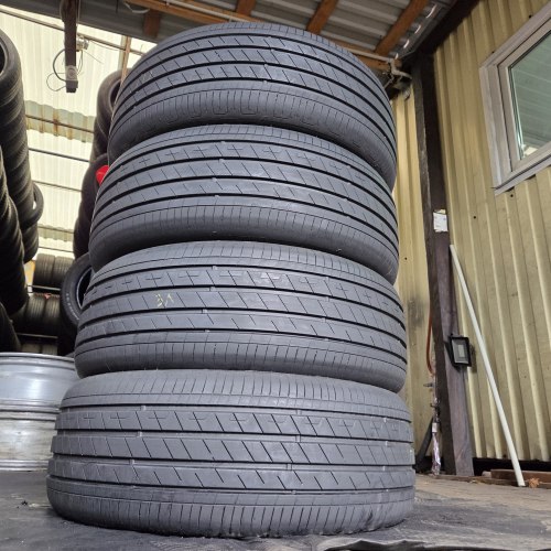 Комплект шин 235 55 r18 Good Year Efficient grip performance MO 24г. Остаток 6.5-7мм electric drive technology