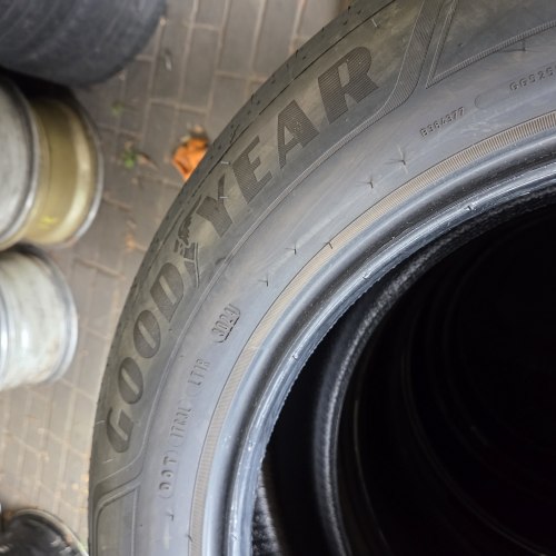 Комплект шин 235 55 r18 Good Year Efficient grip performance MO 24г. Остаток 6.5-7мм electric drive technology