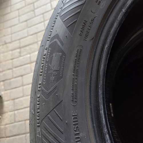 Комплект шин 235 55 r18 Good Year Efficient grip performance MO 24г. Остаток 6.5-7мм electric drive technology