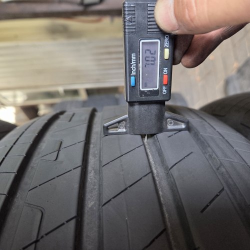 Комплект шин 235 55 r18 Good Year Efficient grip performance MO 24г. Остаток 6.5-7мм electric drive technology