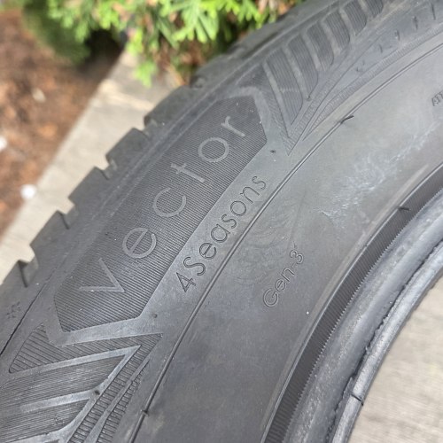 Комплект шин 195 65 R15 Good Year Vector 4 seasons Gen-3 20г остаток 7.2- 6.8мм