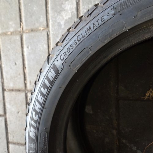 Пара шин 225 45 r17 Michelin Cross climate 2 24-25г. Остаток 6мм
