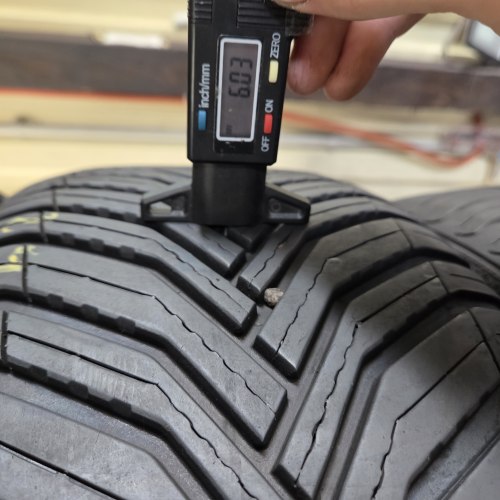 Пара шин 225 45 r17 Michelin Cross climate 2 24-25г. Остаток 6мм