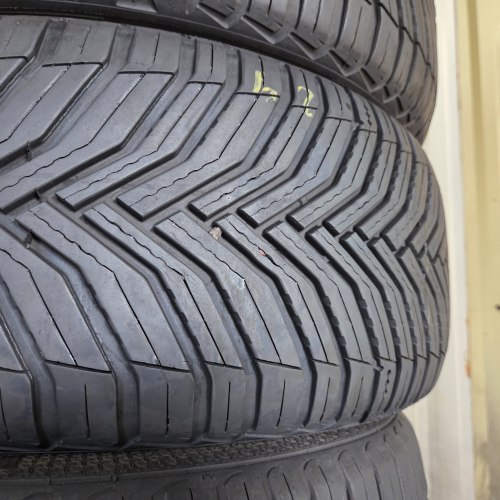 Пара шин 225 45 r17 Michelin Cross climate 2 24-25г. Остаток 6мм