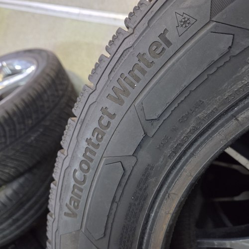 Пара шин 215 65 R16C Continental Van Contact Winter Остаток 7.4мм