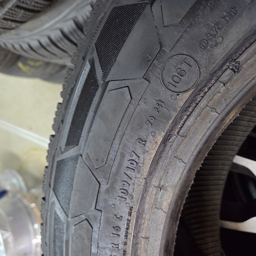 Пара шин 215 65 R16C Continental Van Contact Winter Остаток 7.4мм