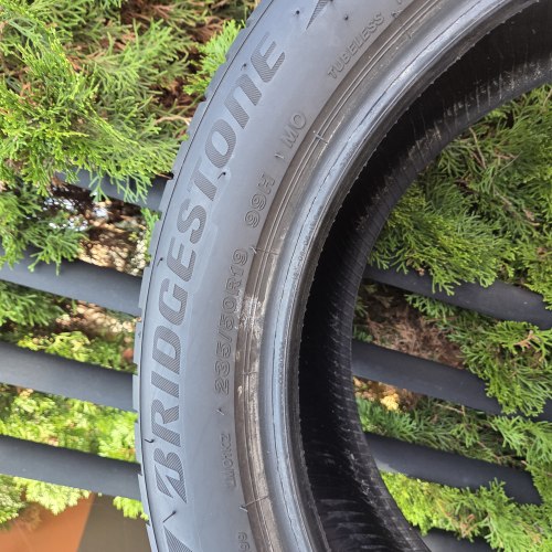 Комплект шин 235 50 R19 Bridgestone Blizzak LM.001 MO 19г. Остаток 7-5.9мм