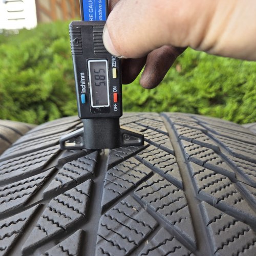 Комплект шин 235 50 R19 Bridgestone Blizzak LM.001 MO 19г. Остаток 7-5.9мм