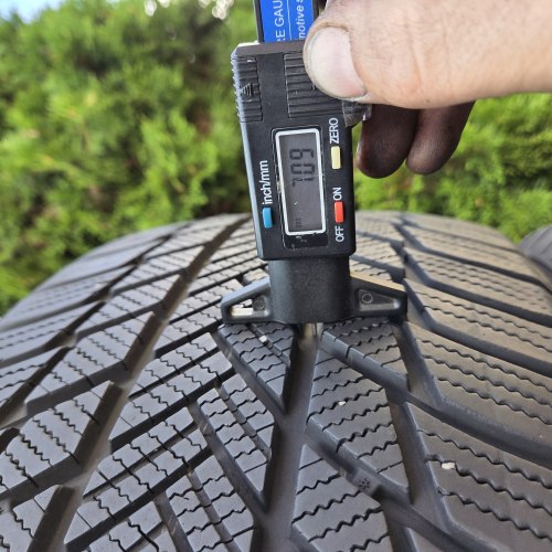 Комплект шин 235 50 R19 Bridgestone Blizzak LM.001 MO 19г. Остаток 7-5.9мм