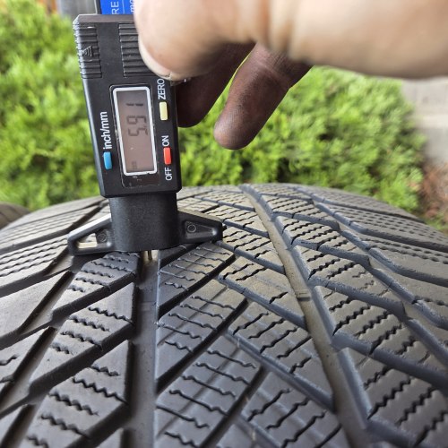 Комплект шин 235 50 R19 Bridgestone Blizzak LM.001 MO 19г. Остаток 7-5.9мм