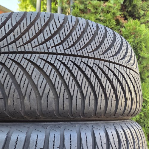 Пара шин 235 50 R18 Good Year Vector 4 seasons Gen-2 21г остаток 8мм 97%