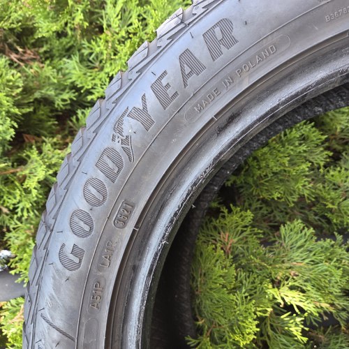 Пара шин 235 50 R18 Good Year Vector 4 seasons Gen-2 21г остаток 8мм 97%