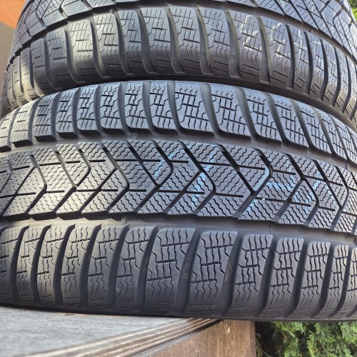 Пара шин 235 40 R19 Pirelli Sottozero 3 23-18г. Остаток 6-6.6мм