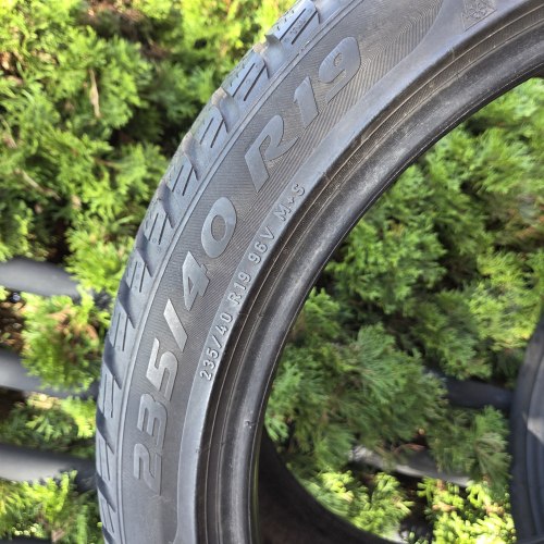 Пара шин 235 40 R19 Pirelli Sottozero 3 23-18г. Остаток 6-6.6мм