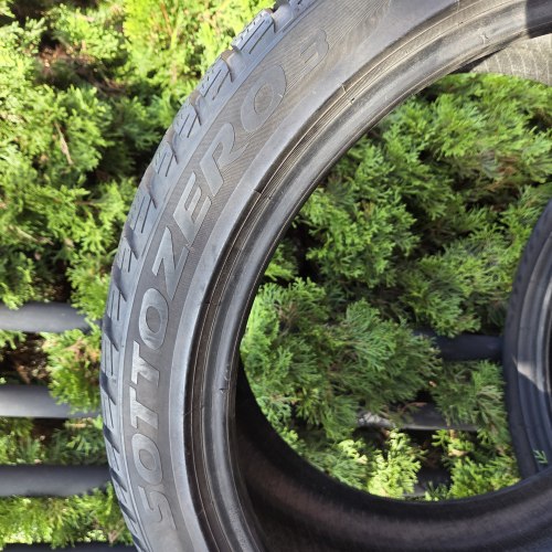 Пара шин 235 40 R19 Pirelli Sottozero 3 23-18г. Остаток 6-6.6мм