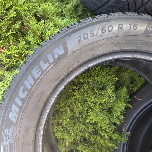 Комплект шин 205 60 R16 Michelin Alpin 6 23г. Остаток 97% 7.6мм