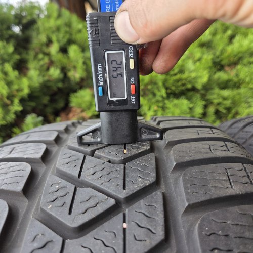 Комплект шин 225 45 R18 Pirelli Sottozero 3 б/г. Остаток 6.1-5.4мм